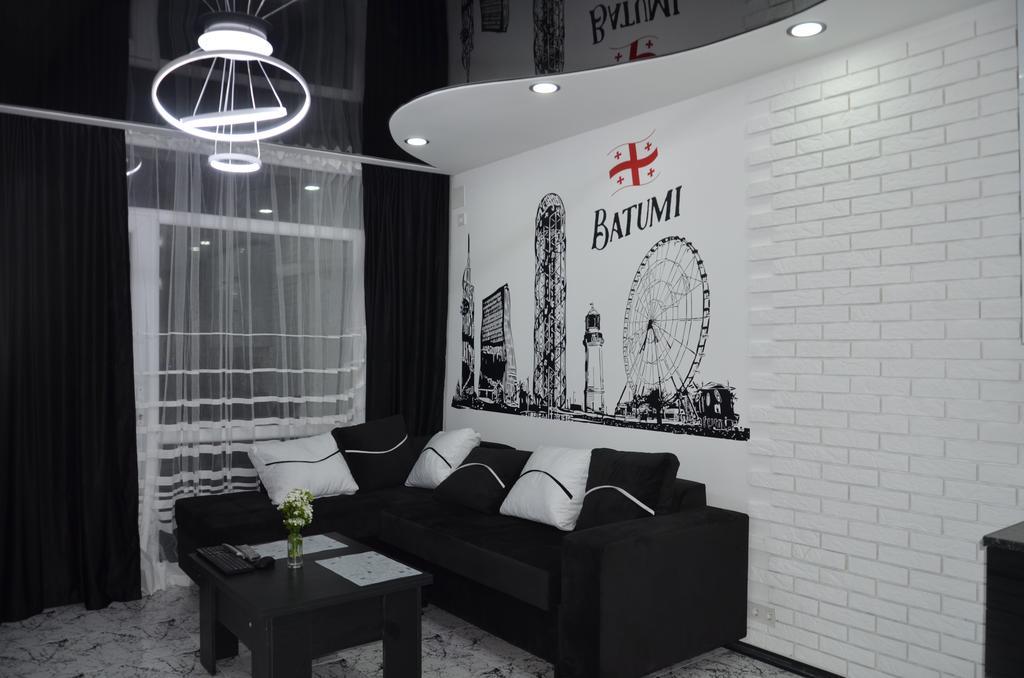 Studio "Black - White" Batumi Kültér fotó